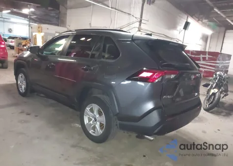 2021 Toyota Rav4 Xle z USA, uszkodzony, nr VIN 2T3P1RFV9MC214765